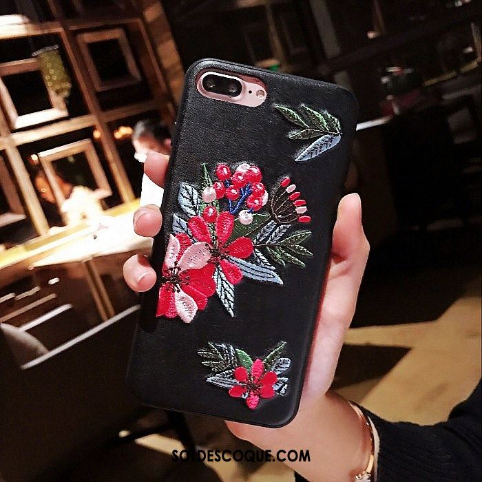 Coque iPhone 8 Plus Broderie Rose Étui En Cuir Fleur Vert France