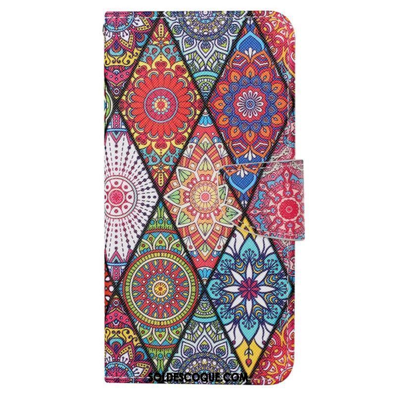 Housse iPhone 15 Joli Patchwork à Lanière